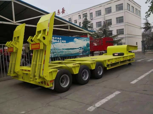 Vehículo de transporte pesado de acero o aluminio de tres ejes 40/45/50/60 toneladas Semirremolque de suelo plano bajo