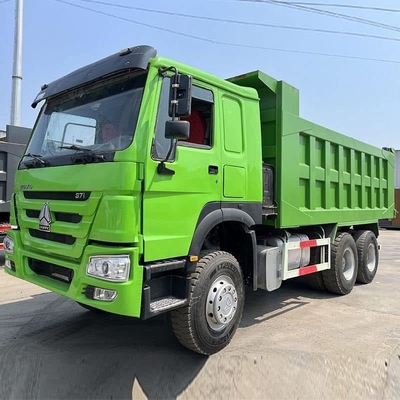 Howo marca 6x4 camión de descarga 375 caballos de fuerza transmisión manual diesel combustible nueva condición para la construcción en África