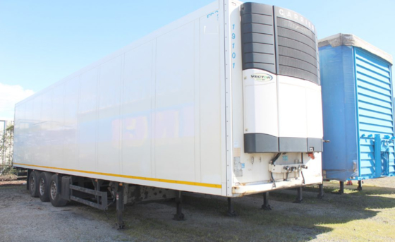 Tipo de combustible diésel Caja frigorífica Semirremolque Capacidad de carga 30T
